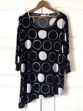 Susan Graver Artsy Liquid Knit Tunic Top 1X Black White Geometric Asymmetric